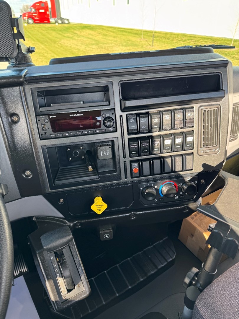 2024 MACK MD6 - USED TRUCKS FLAT BED - image 16